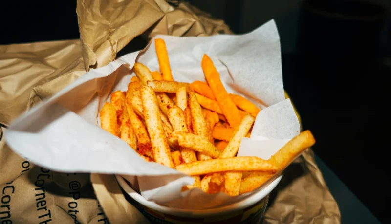 Reino Unido Restringe Publicidad de Comida Basura por Obesidad Infantil