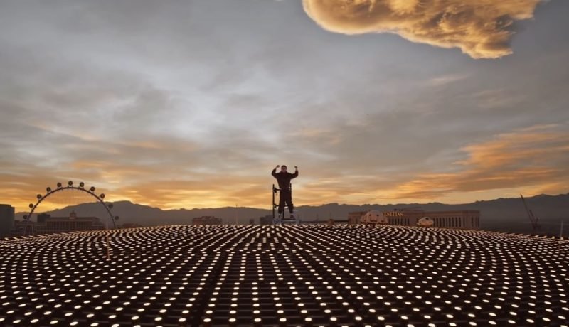 Timothée Chalamet aparece en la cima de The Sphere en Las Vegas para promover Marty Supreme