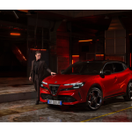 Alfa Romeo Junior: Pedro Alonso protagoniza campaña «¿Qué hace que tu corazón cante?»