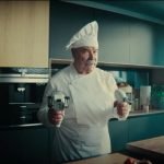 antonio-resines-de-actor-a-chef-en-la-nueva-campana-de-masmovil