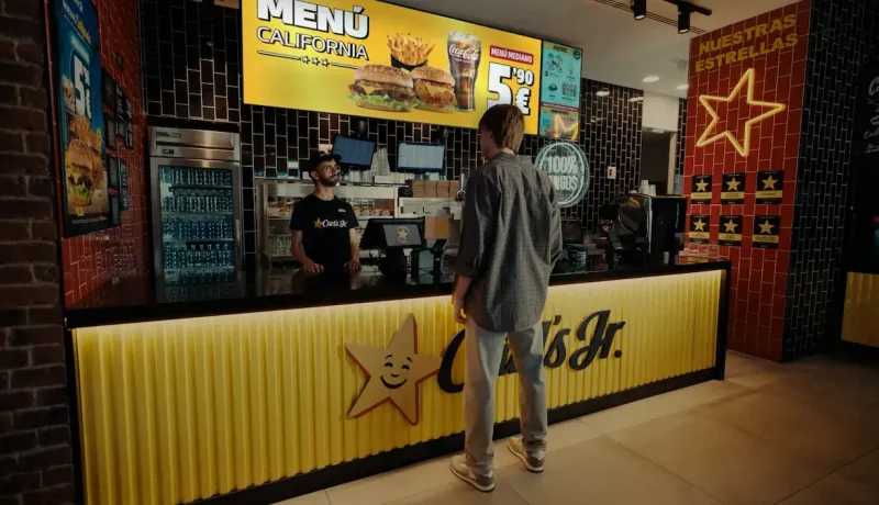 carls-jr-lanza-campana-viral-con-humor-y-menu-gratis-para-carlos