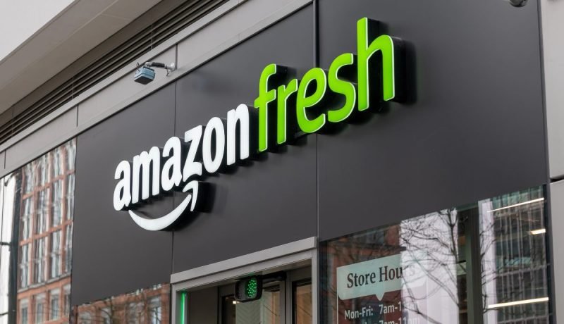 Amazon cierra 19 tiendas Amazon Fresh en Reino Unido y convierte 5 en Whole Foods Market.
