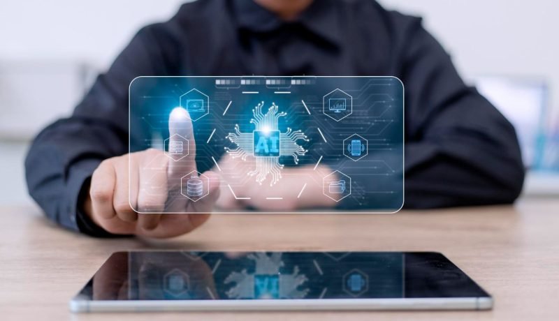 Emergent AI: Construye Apps Sin Código y Optimiza tu Marketing Digital