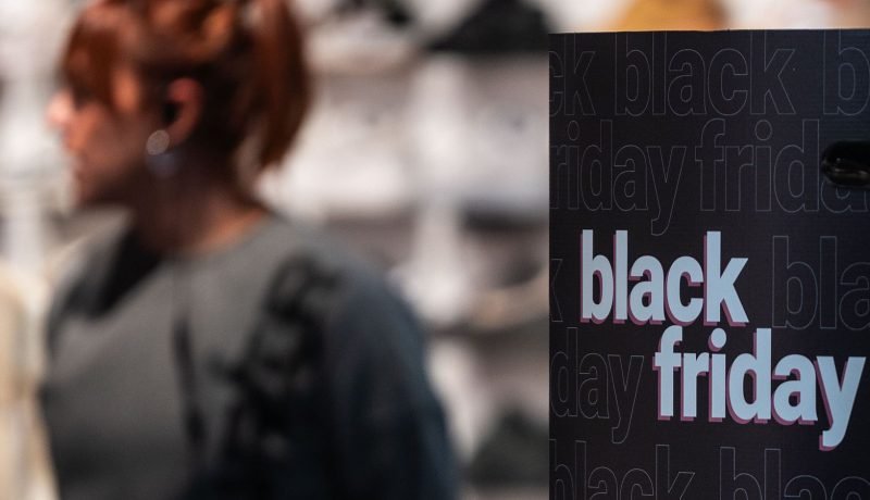 Black Friday: Consumo Intensifica la Lucha Contra Rebajas Engañosas y Patrones Oscuros