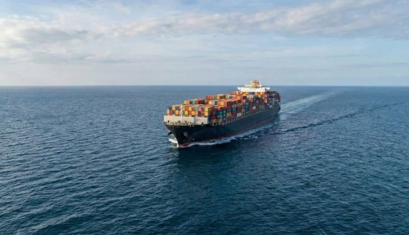 CMA CGM anuncia retorno al Mar Rojo y Maersk reanuda tránsito por el Canal de Suez