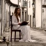 Corona Celebra 100 Años con Campaña "Made by the Sun" en Chile