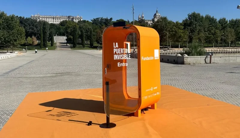 Orange y Dentsu Exponen la Brecha Digital con 'La Puerta Invisible'