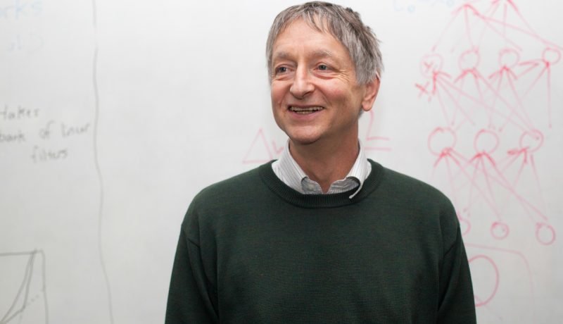 El Padre de la IA, Jeffrey Hinton, Alerta sobre Peligros de Superinteligencia