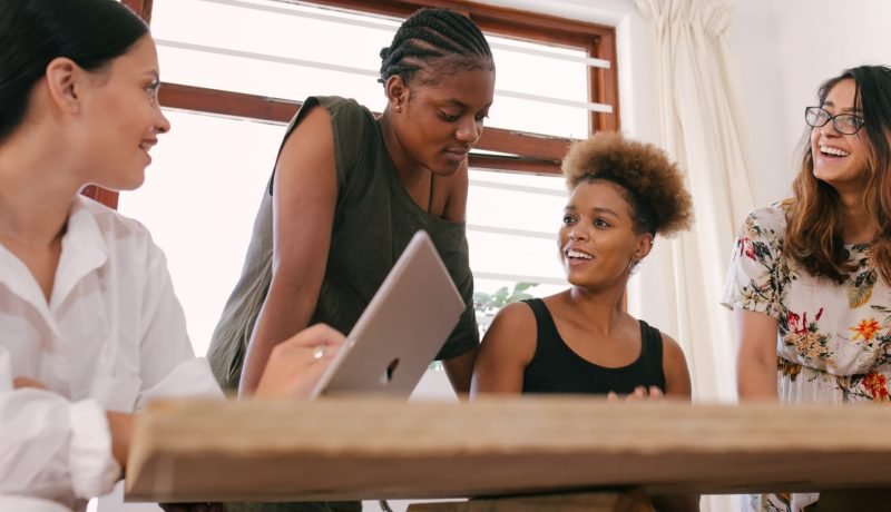 Emprendimiento Femenino: Revolución en Marketing y Negocios Digitales
