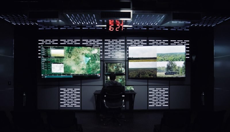 La Guerra de la IA: Gigantes Tecnológicos y Estrategias Clave en 2025