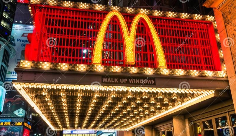 McDonald’s «Night Posters»: Innovación en Marketing para Antojos Nocturnos McDonald's "Night Posters": Innovación en Marketing para Antojos Nocturnos