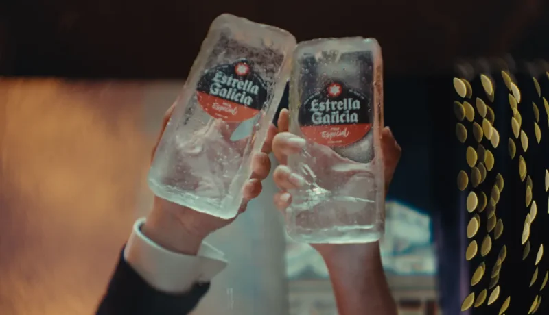 Estrella Galicia ejecuta un "Hackeo de Fin de Año" en las Campanadas con CeciArmy