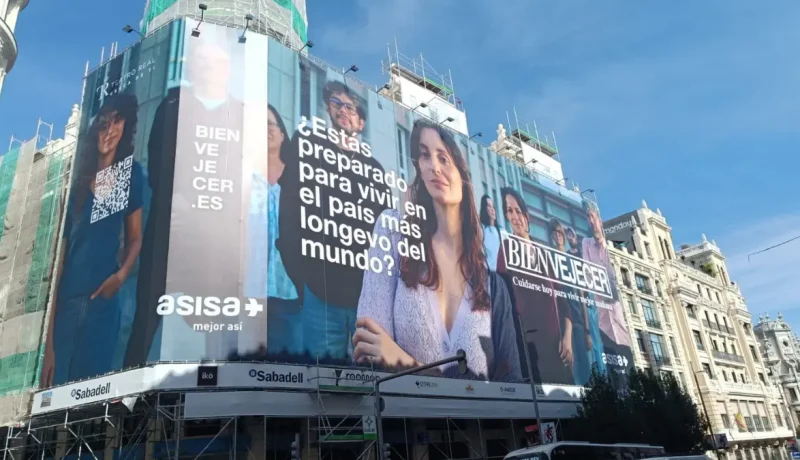 Asisa Lanza Campaña "Bienvejecer" en Gran Vía de Madrid