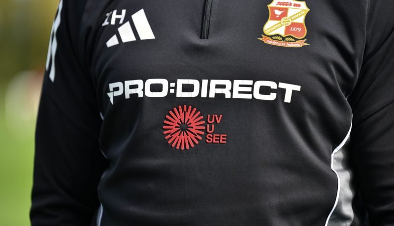 Swindon Town FC: Logo que Cambia de Color Lucha Contra el Melanoma